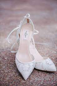 Splendidi veli, scarpe e gioielli da sposa. Valentino Lace Wedding Heels Neutral Colored Shoes Scarpe Da Sposa Scarpe Scarpe Da Sposa Comode