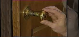 how to fix a broken door knob handle