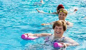 Плавание – эффективное лечение остеохондроза и грыж: как занятия в воде помогут вам избавиться от боли