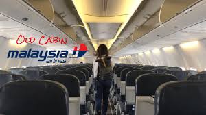 One version with 150 economy class seats and a second version with 144 economy class seats. Malaysia Airlines Old Boeing 737 800 Kuala Lumpur To Jakarta Mh711 Youtube