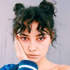 Curly hair with bangs looks extremely cute and feminine. Top 25 Long Curly Hairstyles To Enjoy With Bangs January 2021