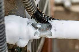 air conditioner pipes is frozen