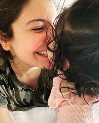 anushka sharma share new photo of daughter vamika