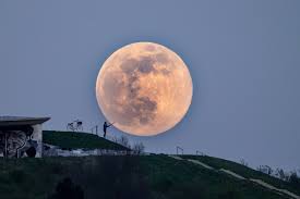 A Super Moon will light up the sky this Sunday evening for the first full  moon of the summer. - Sortiraparis.com