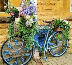 Diy Cheerful Gardens With Old Bicycle