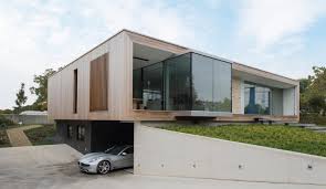 In der ausführung (dachneigungswinkel) muss es sowieso immer gleich sein. Flachdachhaus Design Mit Holzverkleidung Und Grossen Fensterfronten