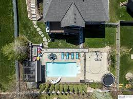 in omaha ne with swimming pool