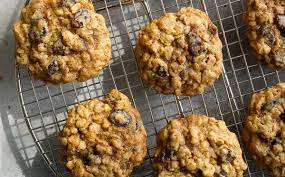 https://cooking.nytimes.com/recipes/1018658-classic-oatmeal-raisin-cookies gambar png