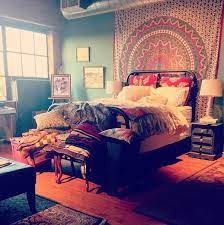 Bedroom Decorating Idea With Tapestries
