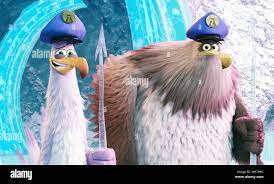 THE ANGRY BIRDS MOVIE 2, from left: Carl (voice: Zach Woods), Jerry (voice:  Pete Davidson), 2019. © Columbia / Courtesy Everett Collection Stock Photo  - Alamy
