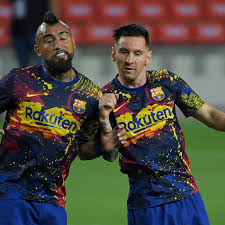 Born 22 may 1987) is a chilean professional footballer who plays as a midfielder for serie a club inter milan and the chile national team. Barcelona Captain Lionel Messi Sends Goodbye Message To Arturo Vidal Barca Blaugranes