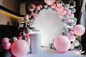 a balloon arch without helium