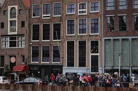 visiting the anne frank house in amsterdam