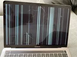Màn hình Macbook bị sọc dọc đen lớn