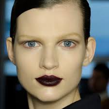 dark berry lipstick beauty trend