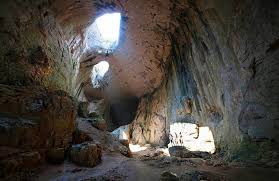 Проходна е пещера в село карлуково, област ловеч. Bolgariya Neveroyatnaya Peshera Prohodna Glaza Boga Cogito Planet