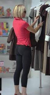 Best yoga pants girls in yoga pants features galleries of hot women wearing tight sexy yoga pants. Pin On Leggings