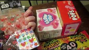 Cute valentines day gifts for him and her that will make you want to throw away the store bought ones.make memories with diy valentines day gift all these cute diy gift ideas for valentines day are totally fresh and haven't been there for a long time on the internet. Valentine S Day Goodie Bags Small Kids Gifts Youtube