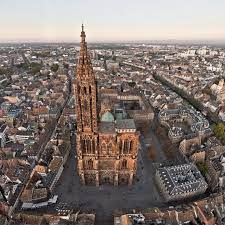 Prepare su estancia en estrasburgo y alsacia: Catedral De Notre Dame De Estrasburgo Fue Construida Entre El 1015 Y El 1439 Y Es Considerado Un Ejemplo Destacado Estrasburgo Catedral Lugares Para Viajar