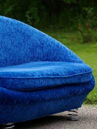 bretz pool sofa samtstoff blau