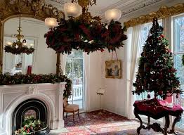 The foot of the beds were decorated for christmas…again keeping in the uga color scheme. Wilmington Area Historic Sites Homes Decorate For Christmas