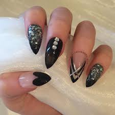 black and silver sti nails with