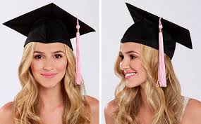 Creating a hairstyle that works well with your graduation cap isn't exactly the ~easiest~ task. 10 Cute And Simple Hair Style Ideas For Graduation Project Inspired