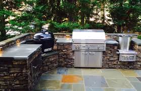 Outdoor Kitchen With Professional Lynx