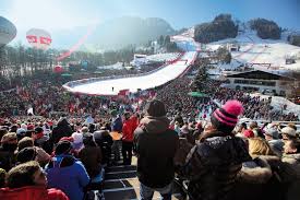 Willkommen in kitzbühel, am hahnenkamm, auf der streif, wo an diesem samstag um 11.30 uhr (live im zdf) die legendärste, spektakulärste und gefährlichste abfahrt des weltcupzirkus stattfindet. Spektakulare Streif Die Hahnenkamm Rennen In Kitzbuhel Skigebiete Test Magazin
