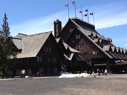 Old faithful inn was constructed at the dawn of the 20th century, in which the united states had started to emerge as a global superpower. Die 10 Besten Hotels Nahe Old Faithful Inn Yellowstone Nationalpark Tripadvisor