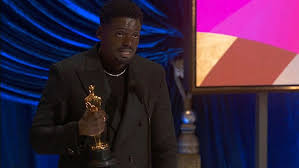 Daniel kaluuya, winner of actor in a supporting role for judas and the black messiah, poses in the press room during the 93rd annual academy awards at union station on april 25, 2021 in los angeles, california. Jha3zxivv5t9bm