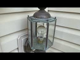 replace bulb of outdoor light in 2