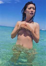 大島優子の乳輪が見えてる気がするんですけど・・・【脱ぎすぎw 写真集】 - アイドルの楽園