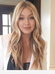 Blondes tend to go blonder in the summer — but hang on before you grab the bleach. Light Summer Blonde Hair