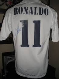 He helped the club seal various titles such as the super cup, intercontinental cup and the la. Ronaldo Nazario Real Madrid Signed 04 05 Soccer Jersey 100481686
