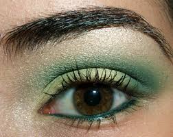 look simple green dark green eyes