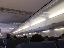 737 700 overhead bins picture of
