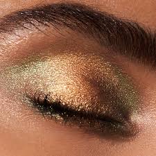 bronze makeup look with eyeshadow