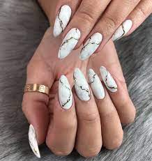 Дизайн ногтей в белом цвете