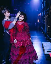Beetlejuice the musical suffers from a severe case of rigor mortis. ðð«ð¨ðšðð°ðšð² ð‚ð¨ð§ð­ðžð§ð­ On Instagram Here Comes The Bride Here Comes The Brideeee Phot Broadway Costumes Musical Theatre Broadway Beetlejuice