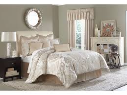 Michael amini by definition is a leader and a trend setter in the furniture industry. Michael Amini Bedroom Comforter Set 10 Piece King Creme Bcs Ks10 Mrbea Crm Leon Furniture