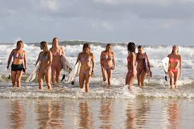 Resultado de imagem para girls surfers hawaii