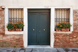 10 Front Door Colors To Consider For