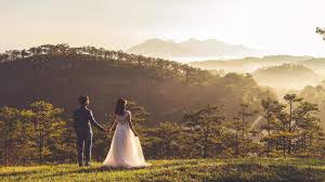 Golden hour photography is true to its name, so you won't have any longer than an hour and sometimes even less. What Time Is Golden Hour And Why Is The Best For Wedding Or Engagement Portraits