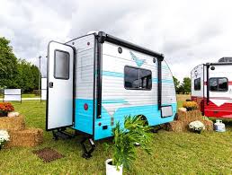 small cer trailers with bathrooms