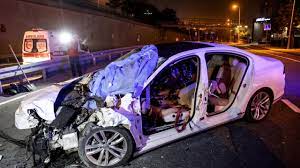 Bariyere çarpan araçtaki sürücü hayatını kaybetti - Son Dakika Haberleri