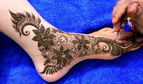 30 Amazing Henna Mehndi Designs For Legs - Body Art Guru