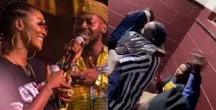 Adekunle gold and simi were filmed goofing around as they enjoyed time outdoors with their newborn daughter, adejare kosoko. Excited Adekunle Gold Lifts His Wife Simi After Her Epic Live Performance Video
