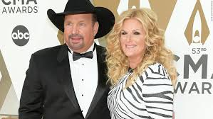 He is an american author that was born on september 16, 1964. Garth Brooks Announces He Is Covid 19 Negative As Wife Trisha Yearwood Tests Positive Cnn