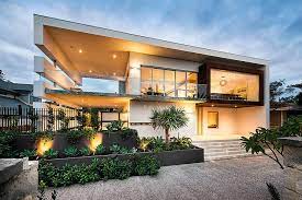 Modern Rectangular House Impresses With